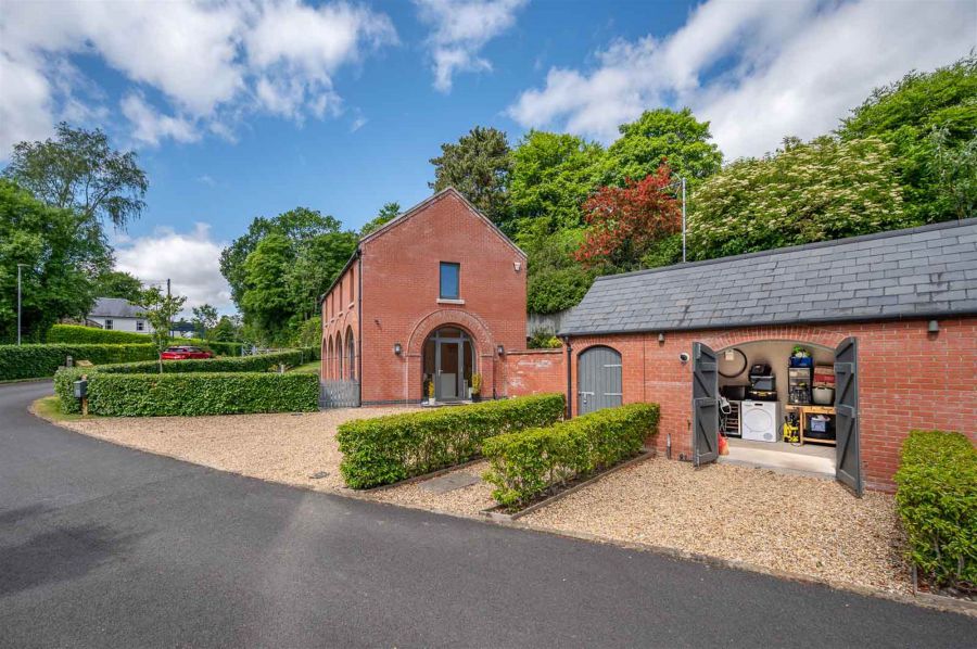 11 Cultra Station Road
