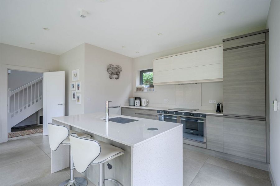 11 Cultra Station Road