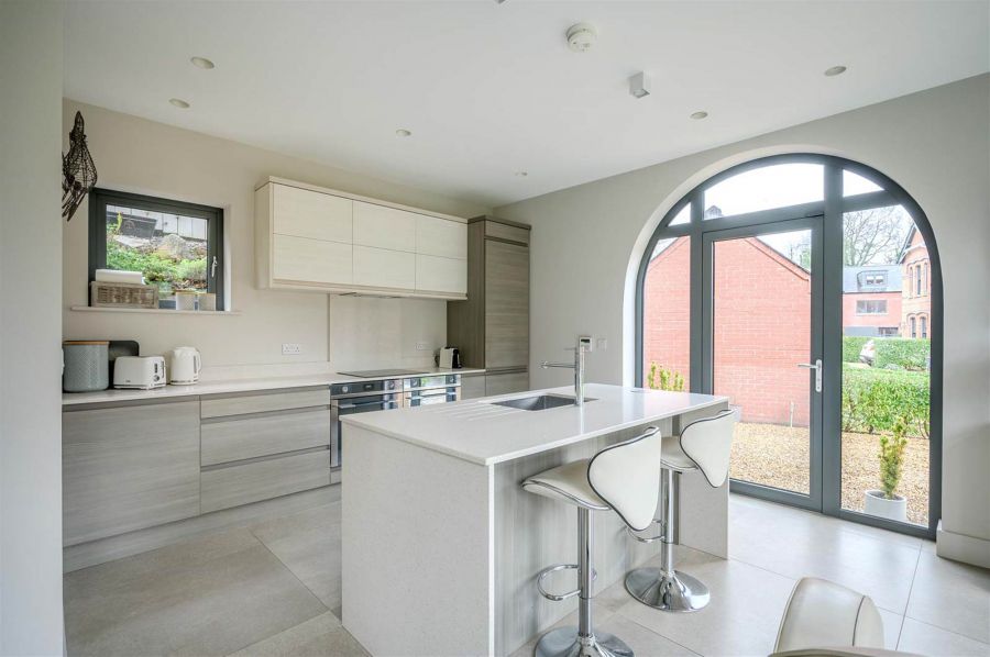 11 Cultra Station Road