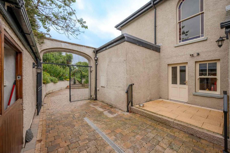 Briar Hill House, 3 Newtownards Road
