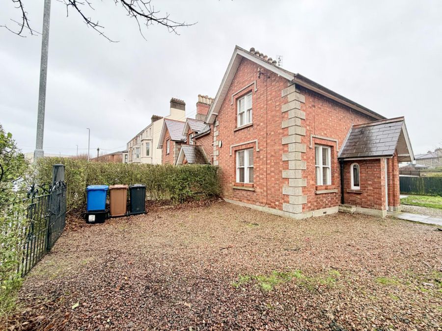 Willow Cottage, 82 Hamilton Road