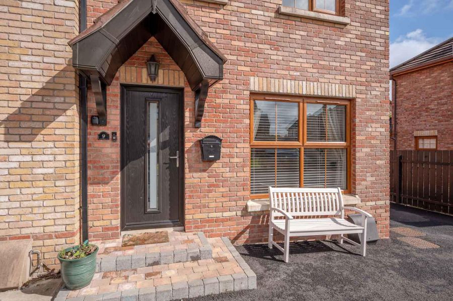 9 Bridgelea Court