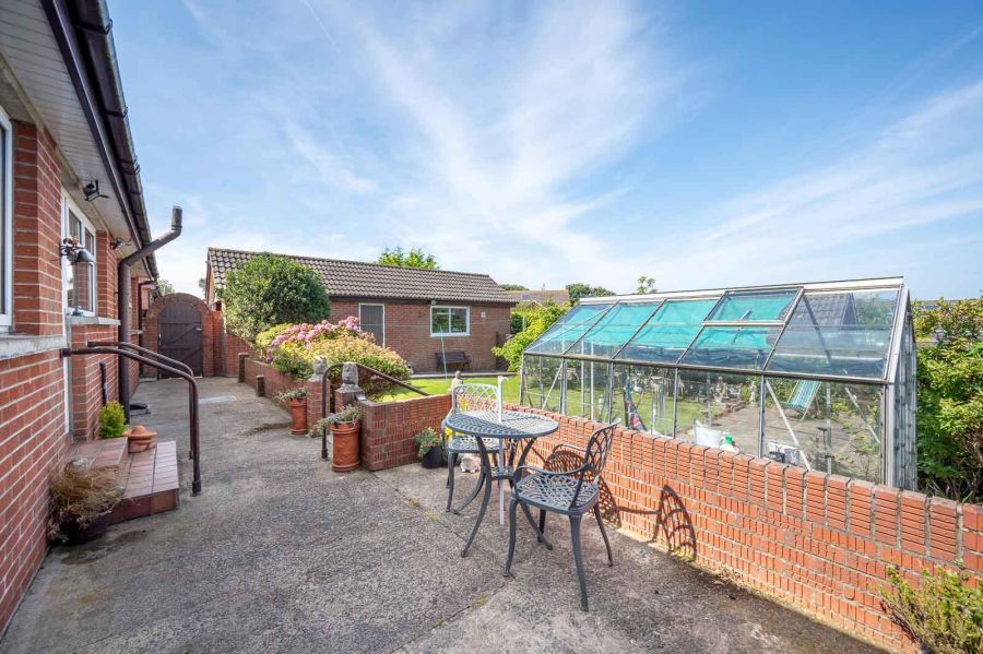 18 Rossdale Road
