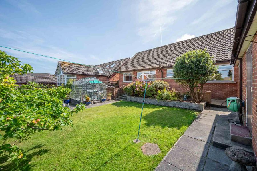 18 Rossdale Road
