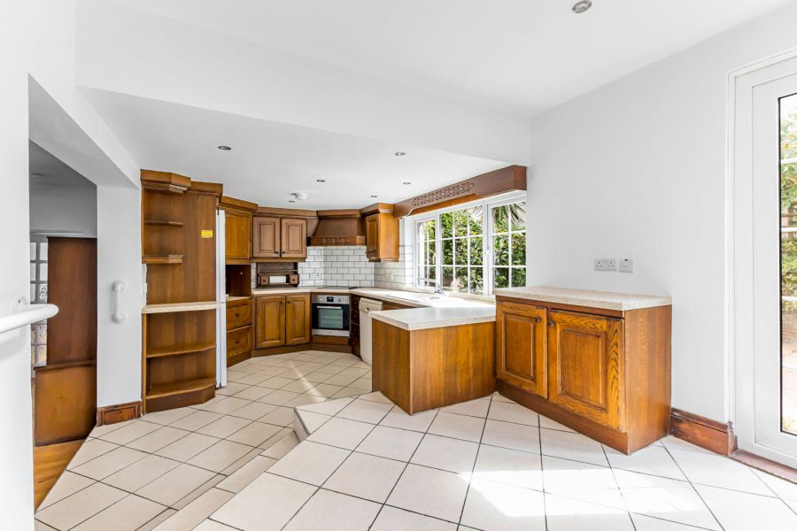 16 Warren Road