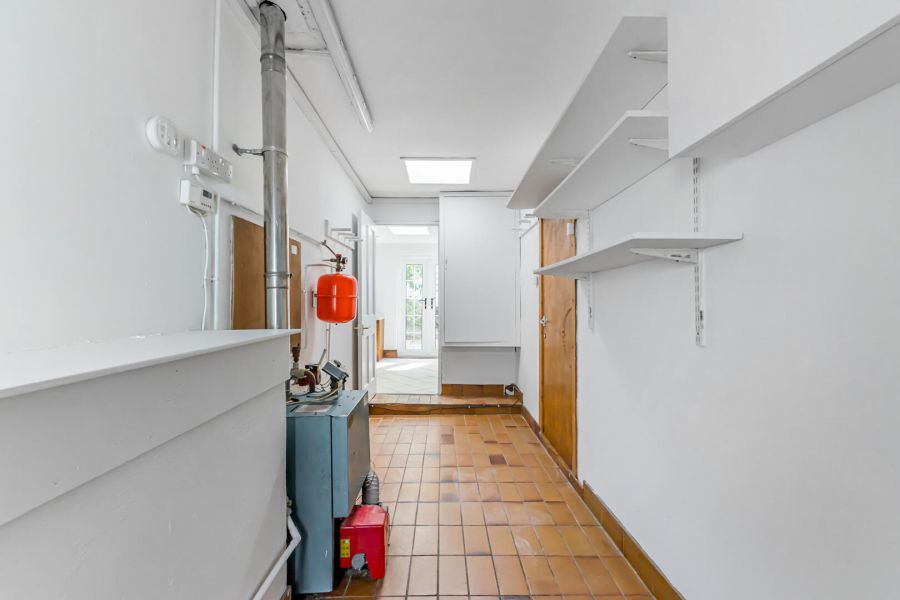 16 Warren Road