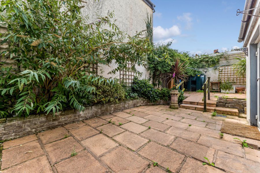 16 Warren Road