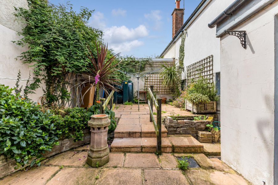 16 Warren Road