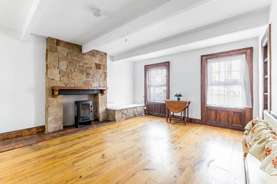 16 Warren Road