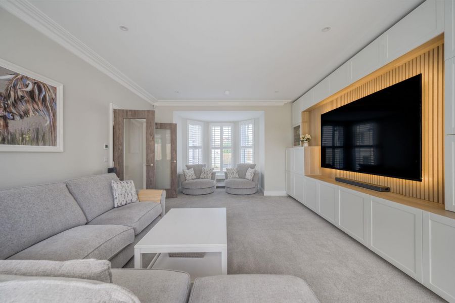 11 Brynmor Park