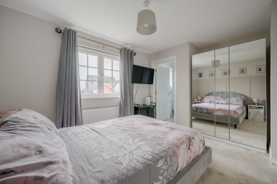 18 Tullynagardy Avenue