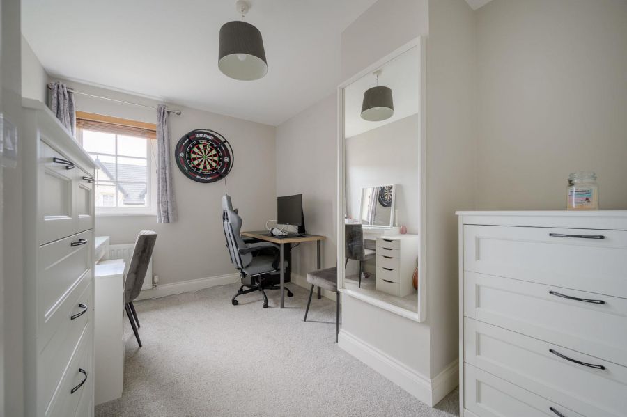 18 Tullynagardy Avenue