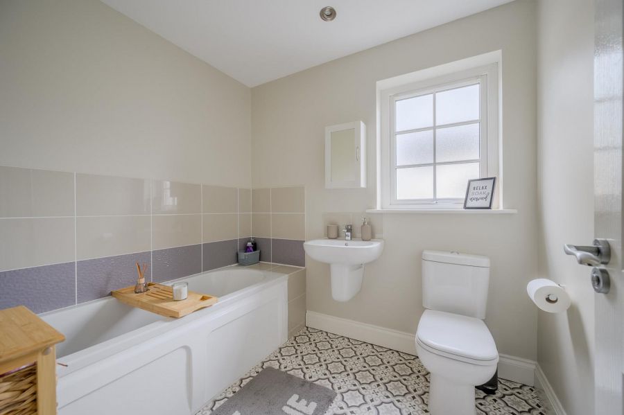 18 Tullynagardy Avenue