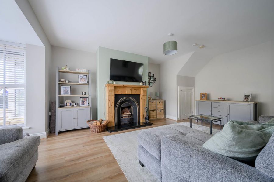 18 Tullynagardy Avenue