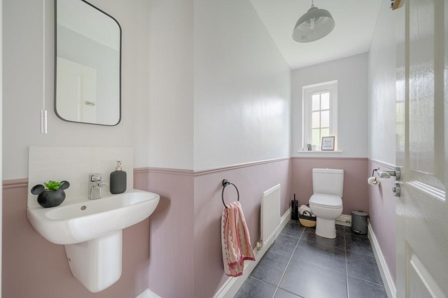 18 Tullynagardy Avenue