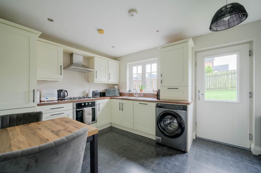 18 Tullynagardy Avenue