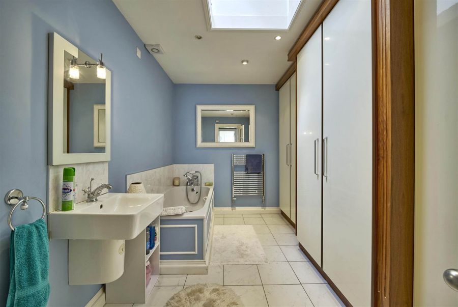 1 Rosebank Court