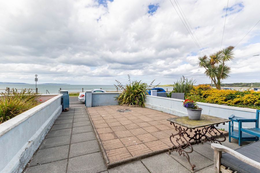 16 Ballyholme Esplanade