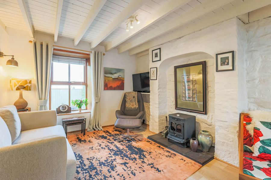 Thistle Cottage, 25 The Hill
