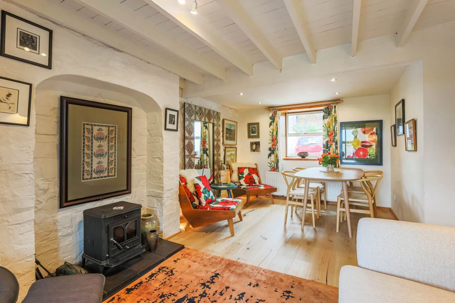Thistle Cottage, 25 The Hill