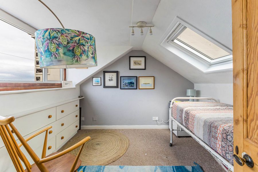 Thistle Cottage, 25 The Hill