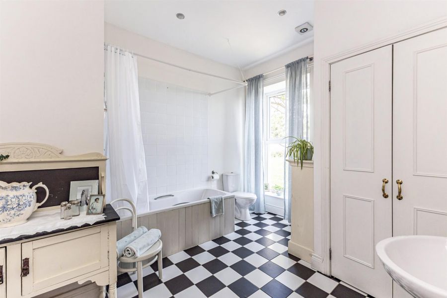 Ballyadam House, 39 Cloughey Road