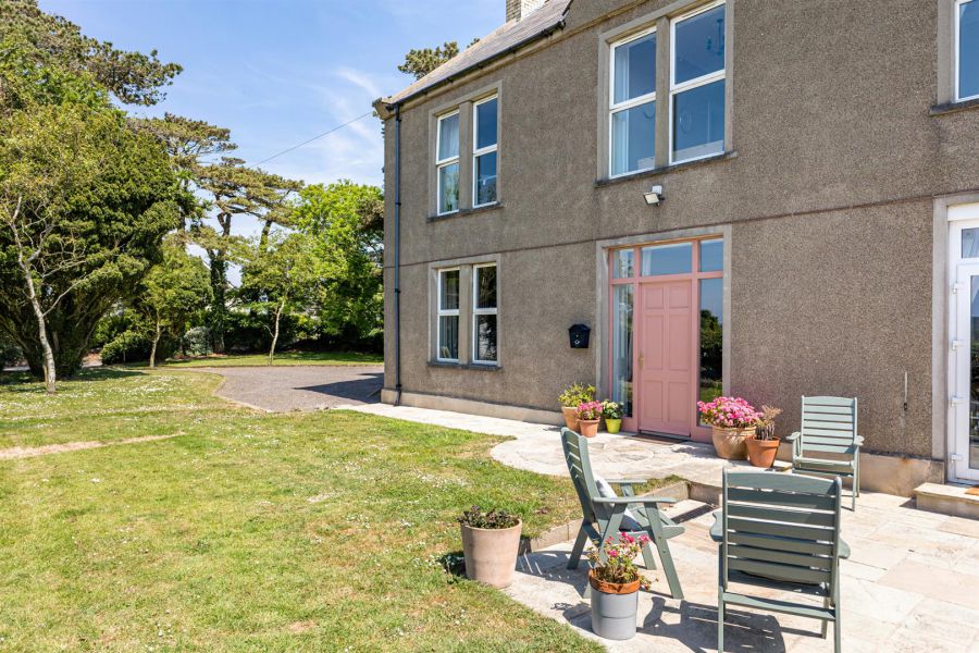 Ballyadam House, 39 Cloughey Road