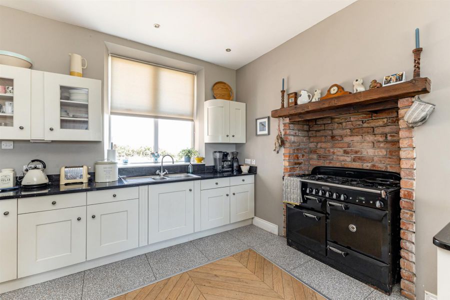 Ballyadam House, 39 Cloughey Road