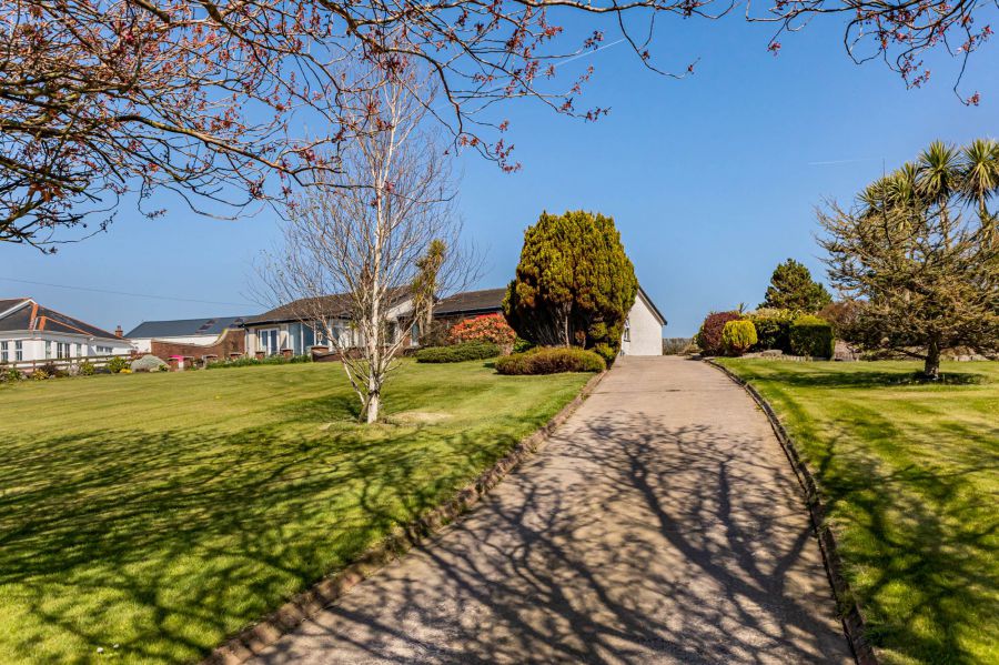 21 Carrowdore Road