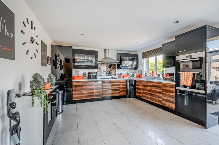 10 Ardvanagh Court