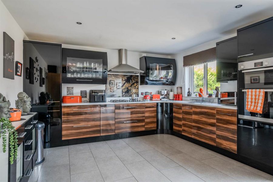 10 Ardvanagh Court
