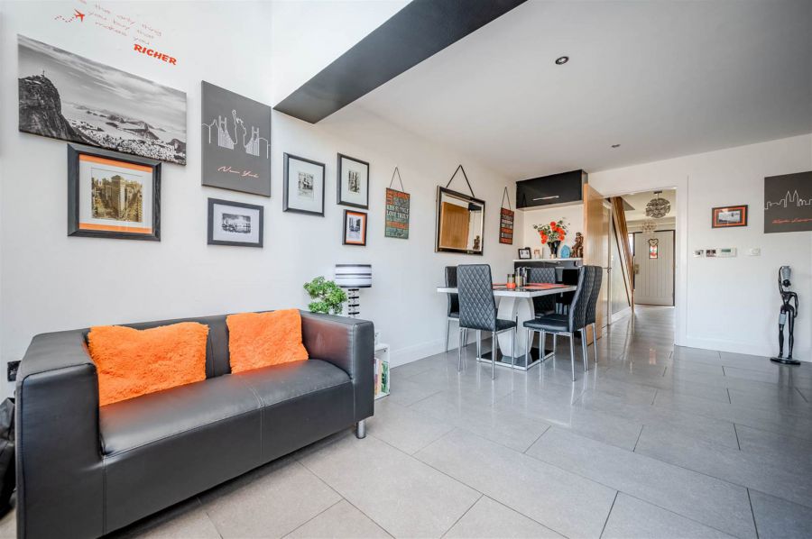10 Ardvanagh Court