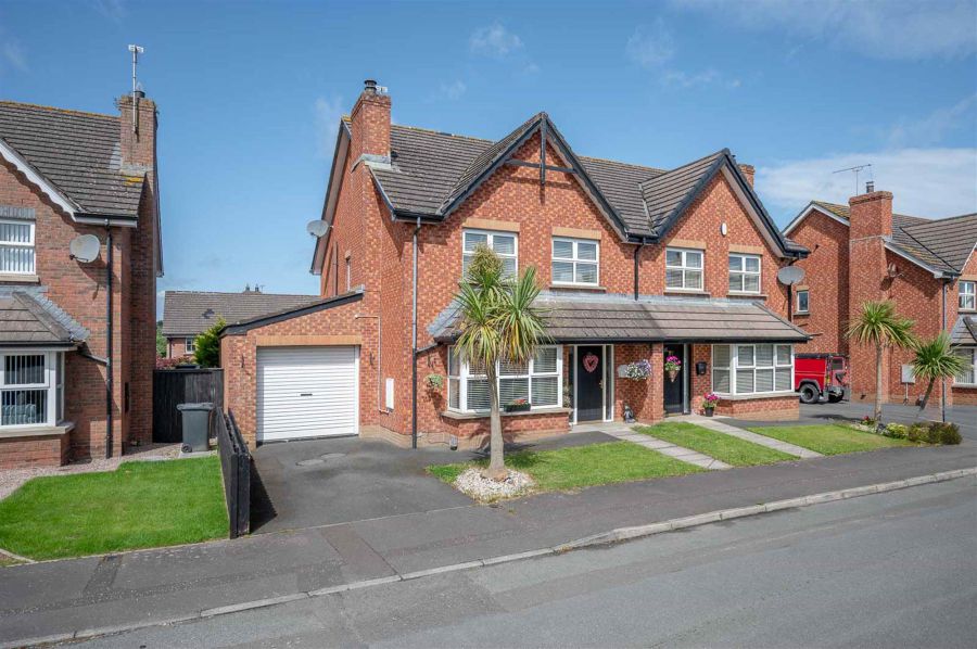 10 Ardvanagh Court