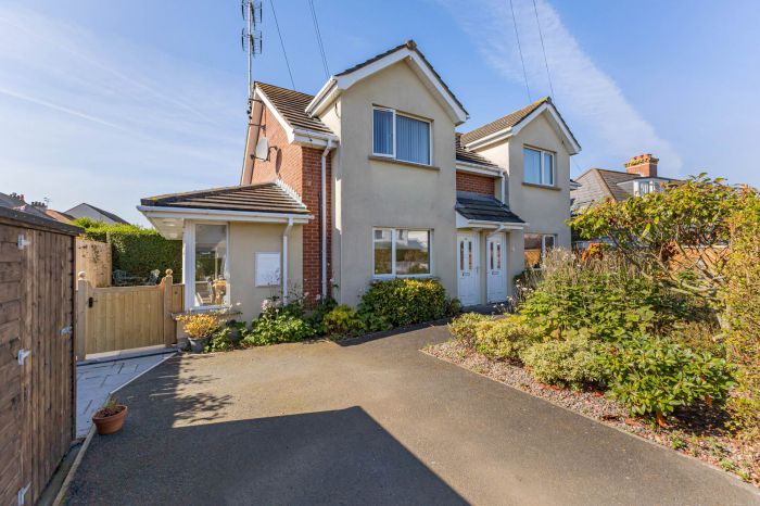 1b Sandhurst Park, ballyholme, bangor, BT20 5NU