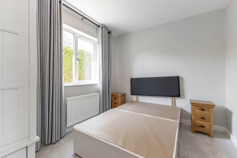 1b Sandhurst Park
