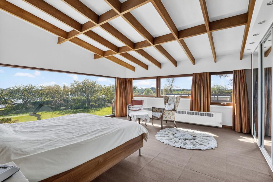 1 Cross Island House