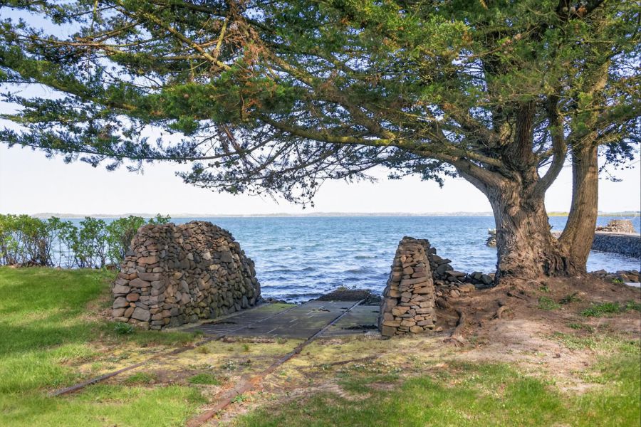 1 Cross Island House