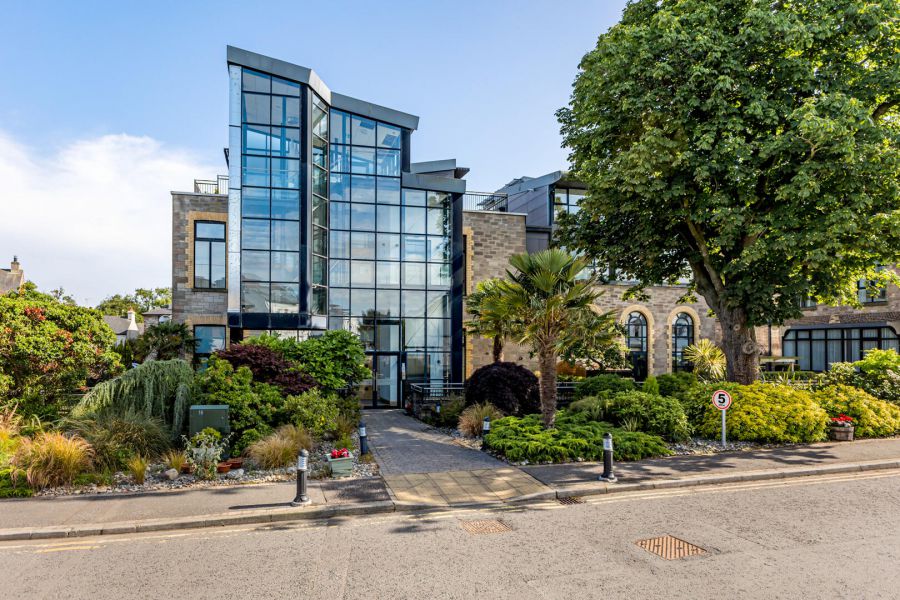 9 The Courtyard