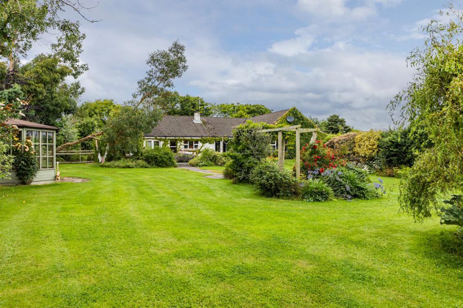 Crabapple Cottage, 29 Craigarusky Road