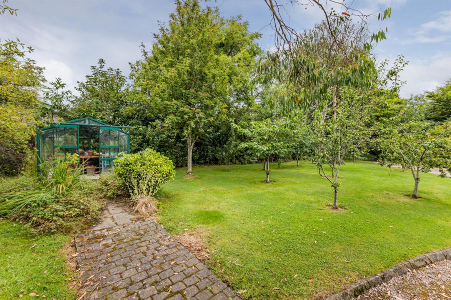 Crabapple Cottage, 29 Craigarusky Road