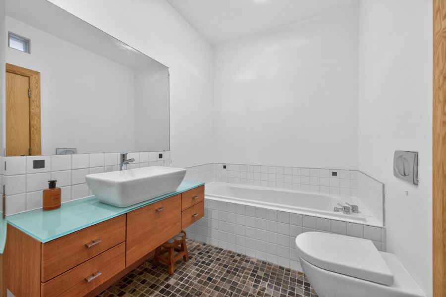 21 The Courtyard, Mill Village