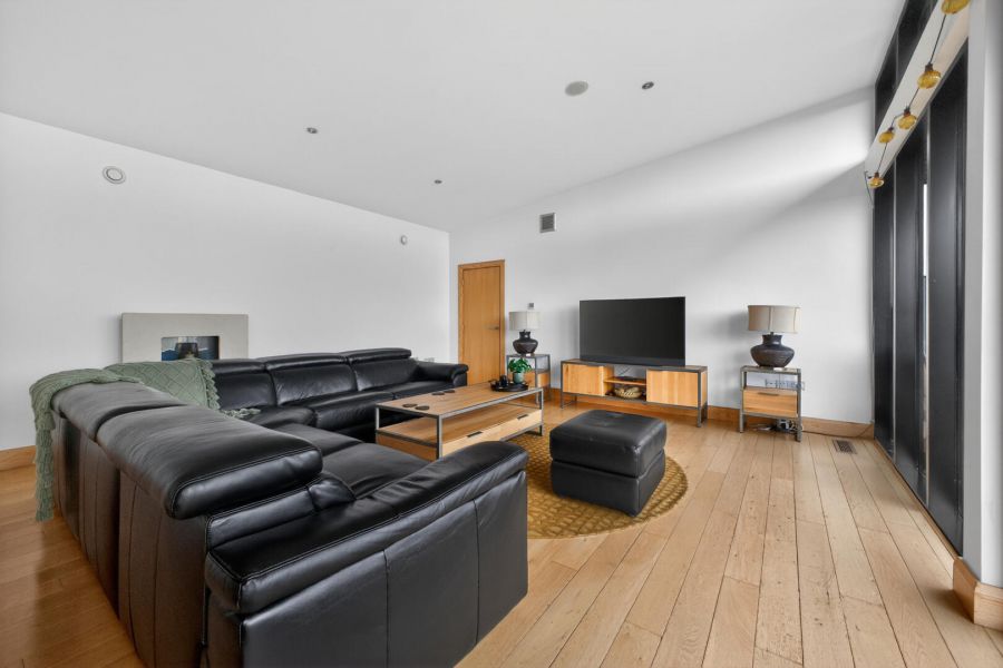 21 The Courtyard, Mill Village