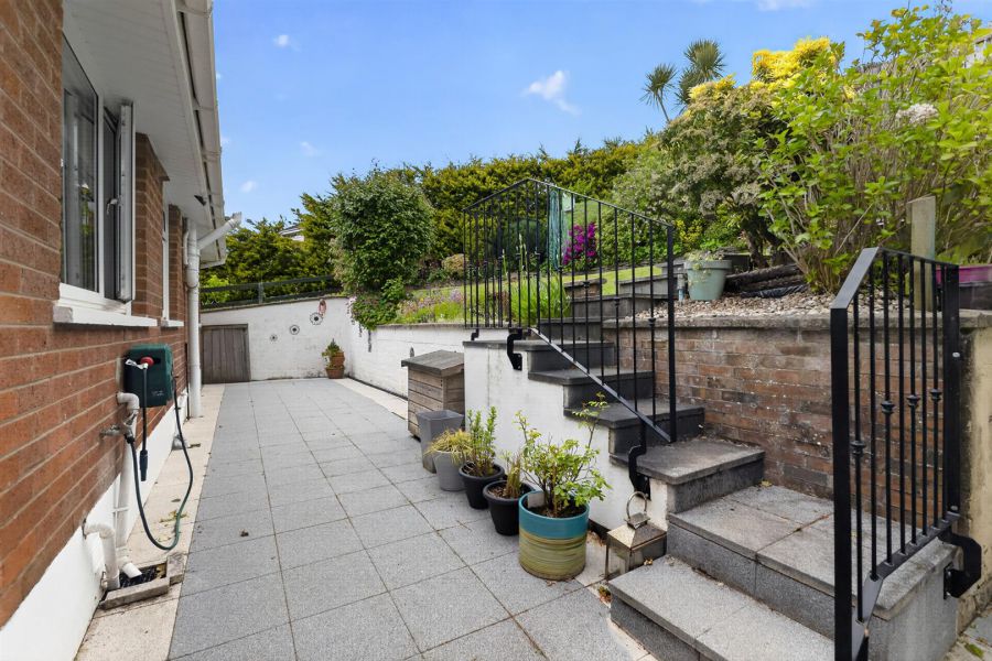 2 Dalton Drive