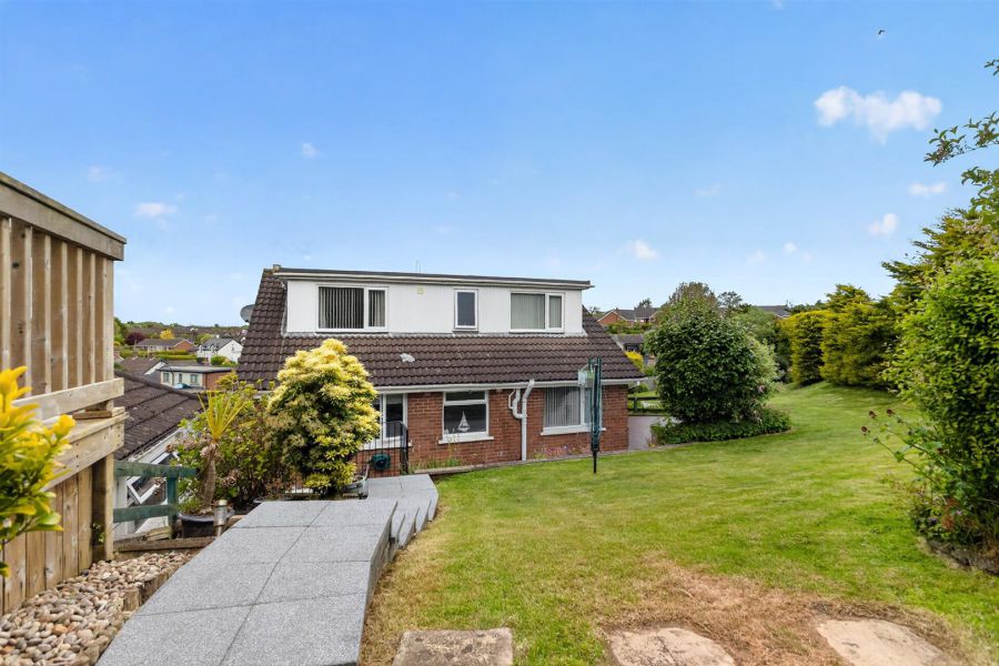 2 Dalton Drive