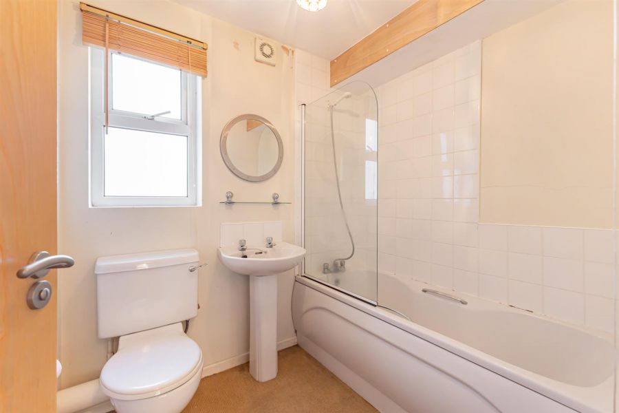 15 Spinners Court 15 Spinners Court