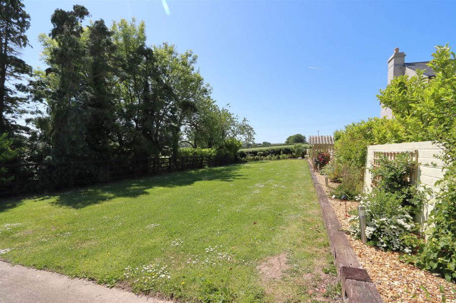 Ashmore, 17 Trench Road