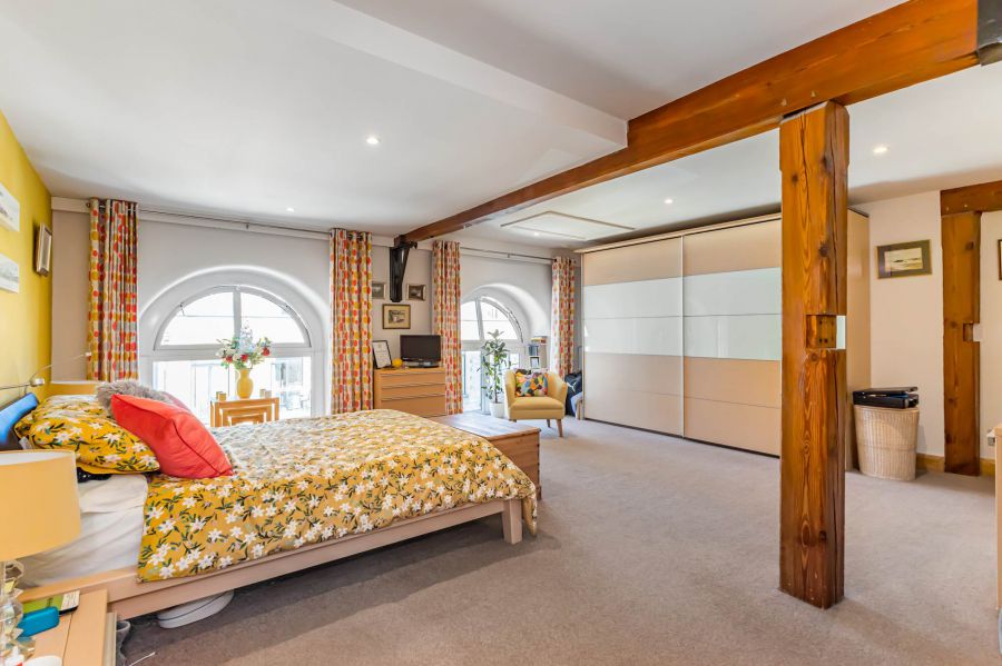 28 The Linen House