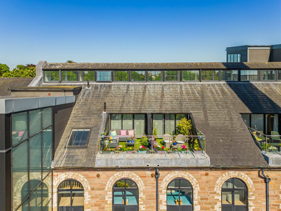 28 The Linen House