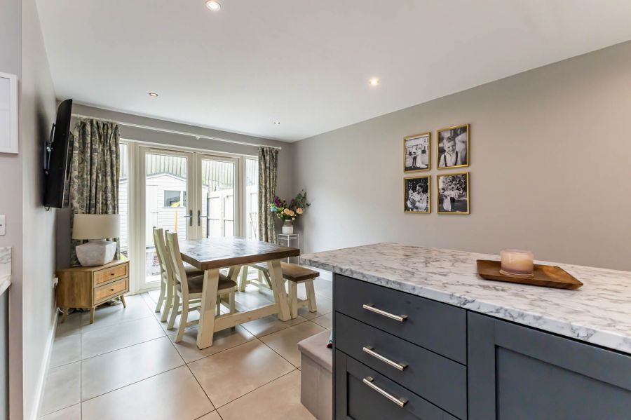 27 Spinners Gate