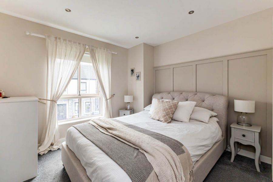 27 Spinners Gate
